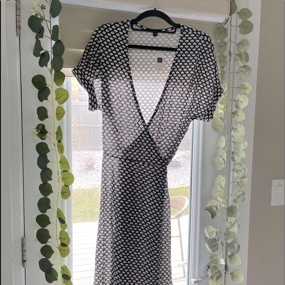 Gap dandelion floral wrap mini summer dress